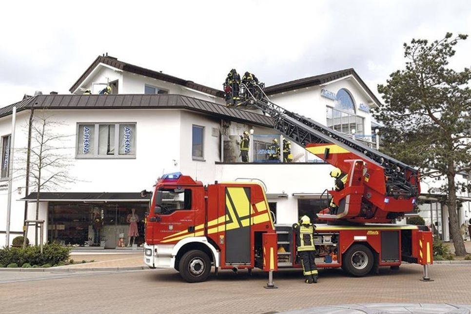 Vermutlich durch einen technischen Defekt ist im Außenbereichs des Restaurants ein Schwelbrand entstanden.  (Foto: René Kleinschmidt)