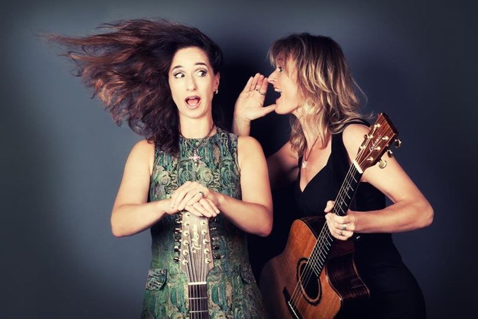 Akustik-Duo„Venus on strings“