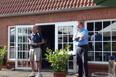Ronald Bracker (lks.) vom Golf Club Brodauer Mühle und Hoteldirektor Hans-Joachim Gussone (re.) vom Carat Golf und Sporthotel Grömitz.
