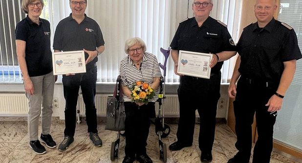 Britta Zweiacker und Dirk Sarau vom DRK, Heinke Nitz sowie Hartmut Junge und Florian Hahn von der Feuerwehr (v. lks.).