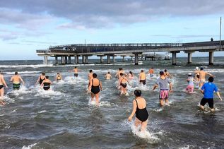 Anbaden an der Seebrücke
