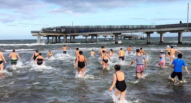 Anbaden an der Seebrücke