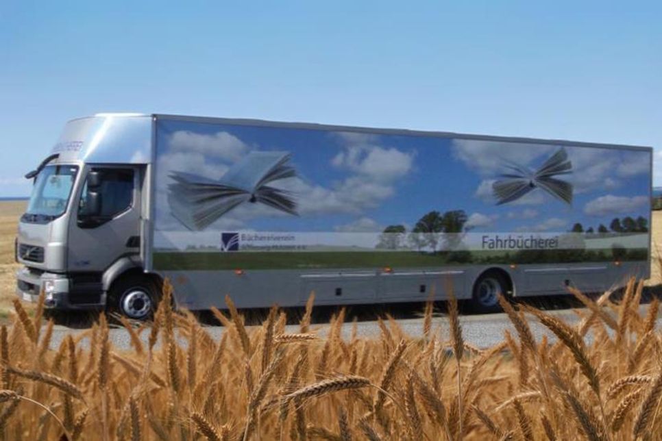 Im Bus der Fahrbücherei Ostholstein geht es um Robotik und 3D-Druck.