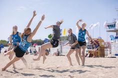 Von Freitag bis Sonntag findet der 22. Travemünder Beachhandball-Cup am Kurstrand statt.