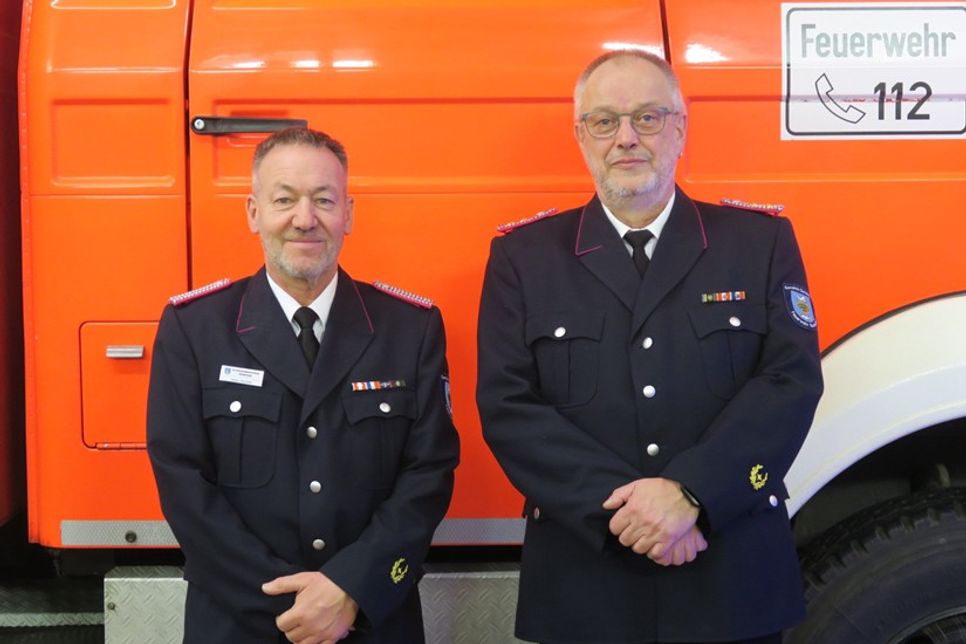 Der neue Ortswehrführer Stefan Machlitt (lks.) und sein Vorgänger Stephan Willert (re.), der die Wehr 17 Jahre lang erfolgreich führte.