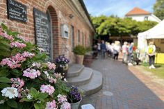 Einer der schönsten Kunsthandwerkermärkte Norddeutschlands: das Klosterfest Cismar.