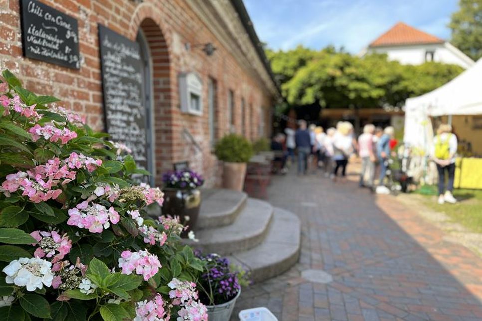Einer der schönsten Kunsthandwerkermärkte Norddeutschlands: das Klosterfest Cismar.