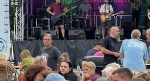 Den Höhepunkt am Samstagabend bildete die Band „Tag der Helden“, die eine tolle Cartoon-Intro-Rockshow auf die Bühne brachte und den ganzen Abend lang Zeichentrick-Klassiker zum Besten gab.