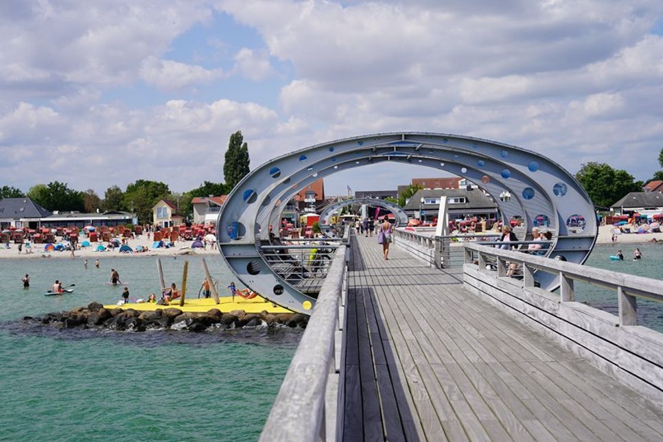 Das Wahrzeichen des Ostseeortes: Die Seebrücke lud zu einem Spaziergang über dem Meer ein.