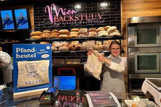 Gegen ein kleines Pfand wird der Beutel ausgegeben und nach Rückgabe professionelle gereinigt.