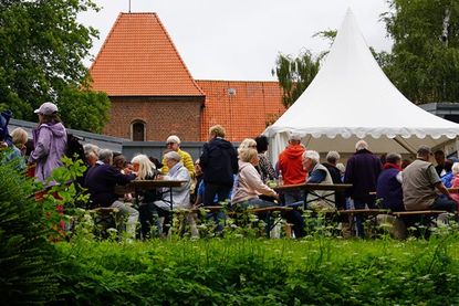 Der Kurpark und das Kirchengelände boten die Kulisse für den beliebten Markt.