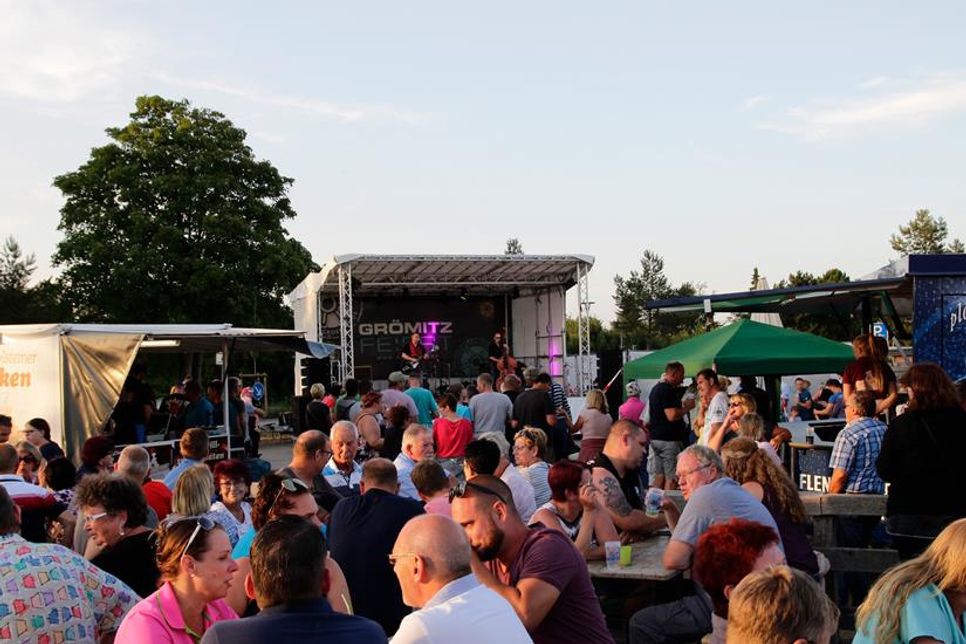 Die Grömitzer Sommernächte stehen für laue Sommerabende mit handgemachter Musik und traumhafter Kulisse.