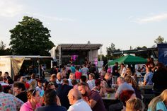 Die Grömitzer Sommernächte stehen für laue Sommerabende mit handgemachter Musik und traumhafter Kulisse.
