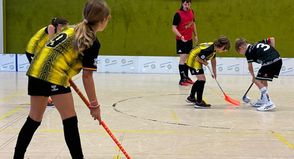 Anstoß einer gelungenen Premiere der U11-Floorballer des TSV in eigener Halle.