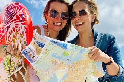 Die Ostsee-Perlen und reporter-Redakteurinnen Gesche Muchow (lks.) und Kristina Kolbe.