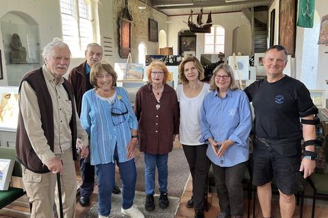 Die Künstlerinnen und Künstler der Ausstellungsgemeinschaft Neustadt (v. lks.): Klaus Ammann, Albrecht Zumbruch, Erika Ammann, Ingrid Maschke, Cathrin Schulz-Mirbach, Angela Christiansen und Hans-Jörg Schick.