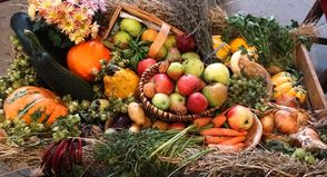 Die Gäste auf dem Museumshof erwarten herbstliche Genüsse.