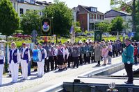 Der Festumszug machte traditionell einen Stopp beim Fischeramt.