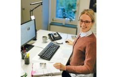 Museums- und Kulturmanagerin Judith Ohrtmann bei der Arbeit mit der neuen Museumsdatenbank digiCULT.web.