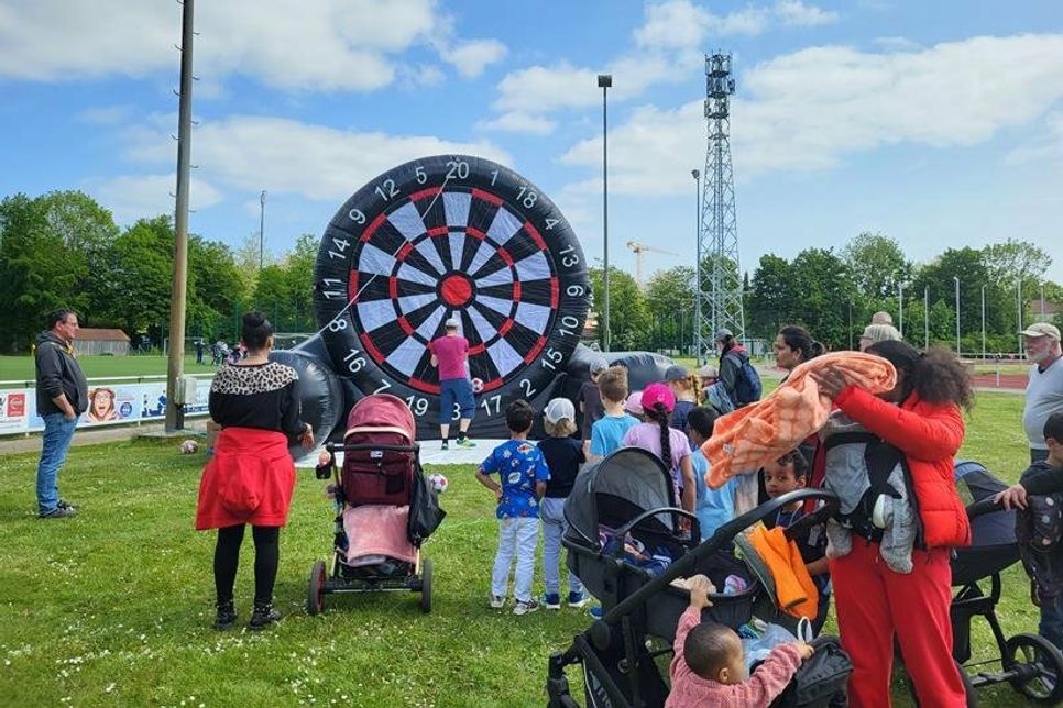 Ein XXL-Fußballdart sorgte für Begeisterung.