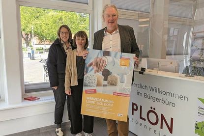 Werben für die Energieberatung der Verbraucherzentrale im Bürgerbüro: (v. l.) Dipl.-Ing. Carina Vogel, Nele Markwardt, Dipl.-Ing. Thorsten Schippmann, Energieberater.