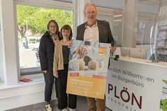 Werben für die Energieberatung der Verbraucherzentrale im Bürgerbüro: (v. l.) Dipl.-Ing. Carina Vogel, Nele Markwardt, Dipl.-Ing. Thorsten Schippmann, Energieberater.