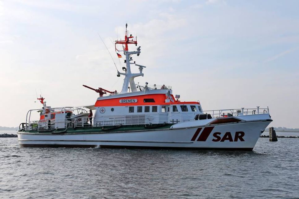 Die BREMEN schickte ihr Tochterboot zur Rettung des Kiters.
