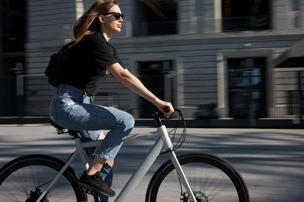 Die steigende Popularität des E-Bikes, des motorisierten Bruders des Fahrrads, hat eine neue Dynamik in die Zweirad-Welt gebracht.