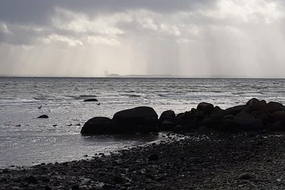Ute Diedrichs war zum richtigen Zeitpunkt am richtigen Ort (Brodau), um fotografisch festzuhalten, wie die Sonne durch die Wolken bricht.