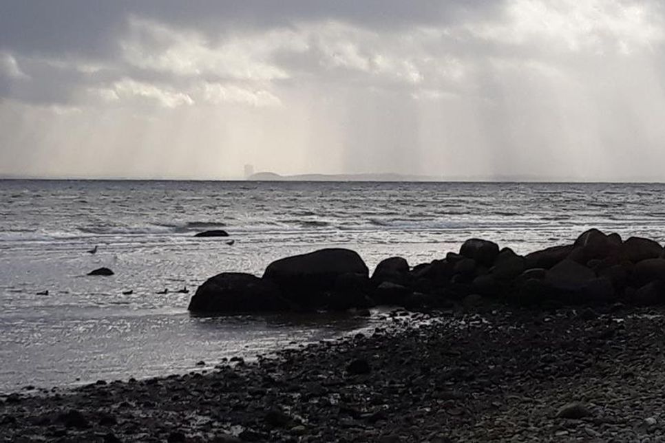 Ute Diedrichs war zum richtigen Zeitpunkt am richtigen Ort (Brodau), um fotografisch festzuhalten, wie die Sonne durch die Wolken bricht.