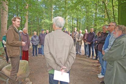 Die Gäste bei der Eröffnung der Gedenktafel.