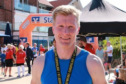War beim Halbmarathon nach 1:17.16 Stunden im Ziel: der Sieger Holger Aselmeyer vom OSC Vellmar.