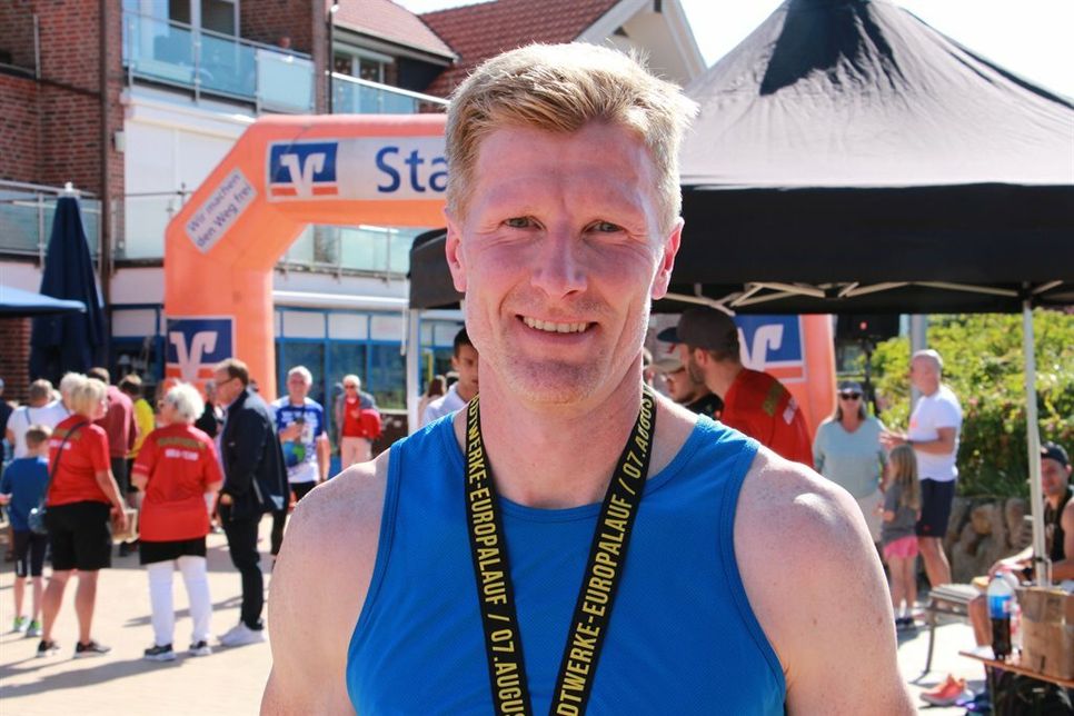 War beim Halbmarathon nach 1:17.16 Stunden im Ziel: der Sieger Holger Aselmeyer vom OSC Vellmar.