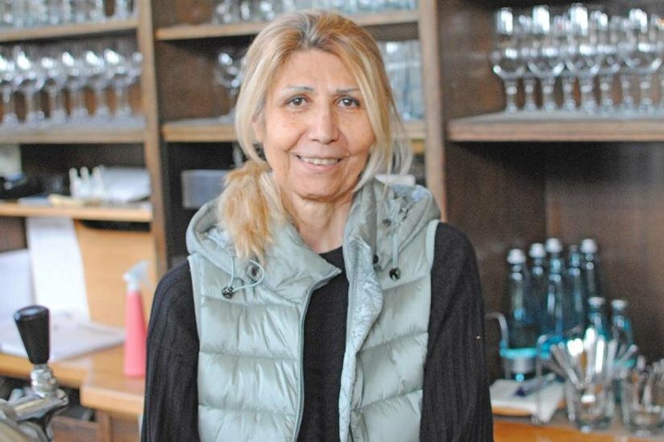 Zohreh Bigham, Gastwirtin der Alten Mühle, freut sich, dass wieder ältere Mitbürger mit dem Auto problemlos anfahren können.