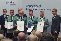 Ministerpräsident Daniel Günther, 1. Ältermann Dr. Ralf Stolley, 2. Ältermann Klaus Groth, Internetwart Hartmut von Halle, Innenminister Hans-Joachim Grote, Hauptmann Klaus Geffken sowie LSV Präsident Hans-Jakob Thiessen (v. re.).