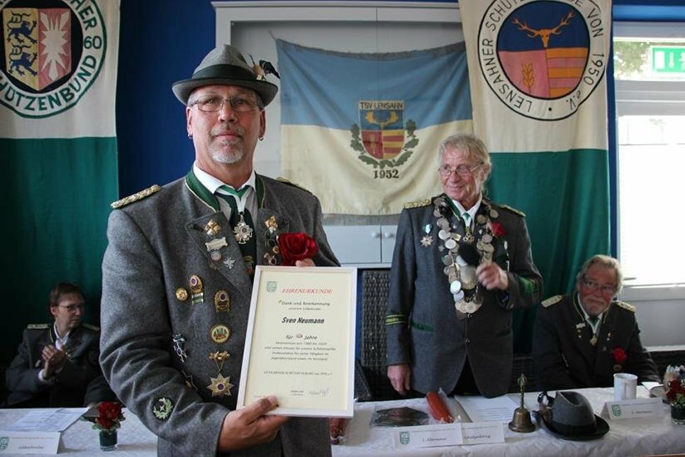 Seit 40 Jahren Mitglied (nachgeholte Ehrung aus 2020) in der Lensahner Schützengilde: Sven Neumann.