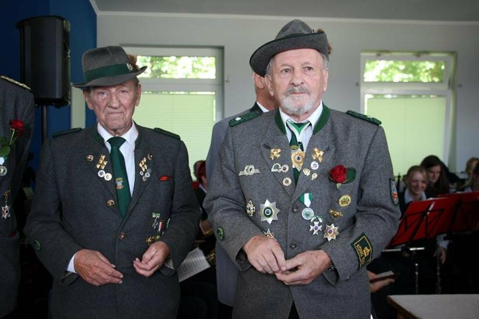 Seit 55 Jahren Mitglieder in der Gilde und zu Ehrenmitgliedern ernannt: Wilfried Poltrock (lks.) und Hans-Joachim Löffelbein.