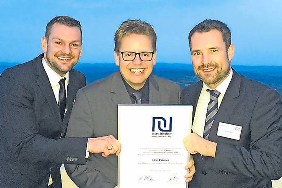 Foto von links nach rechts: Swen Rathjens (Vertriebsleiter),Udo Ertmer (Personalleiter), Reimer Jens (Geschäftsführer)
