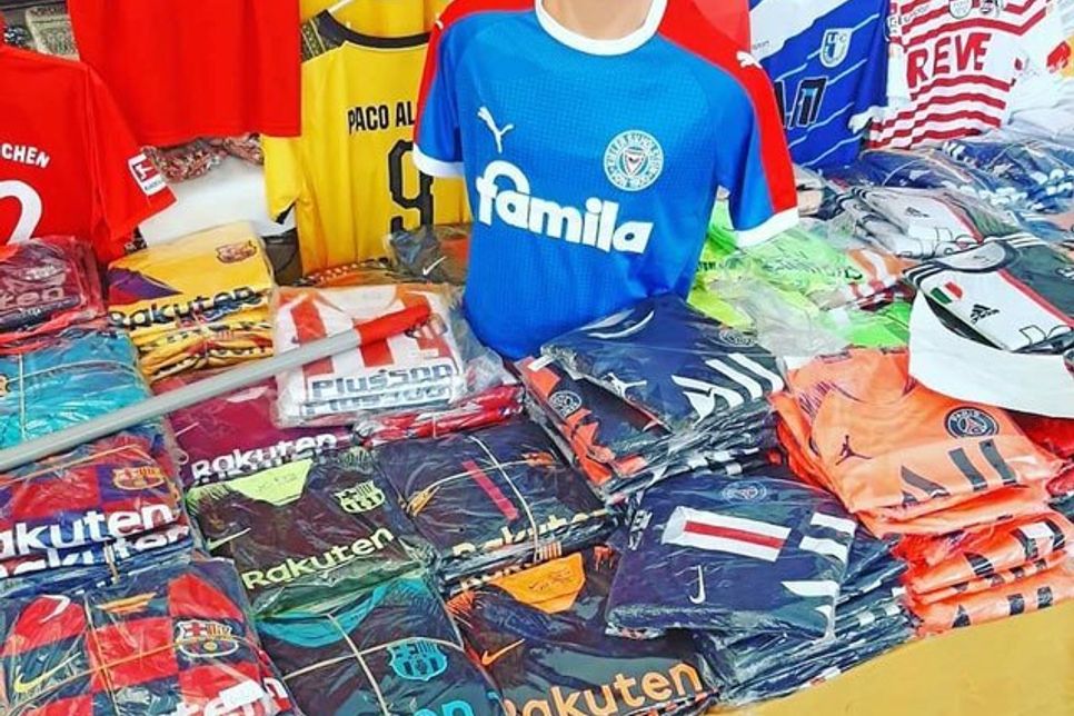 Holstein: „Trikotmäßig“ über Barcelona, Dortmund und Bayern.