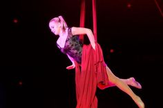 Carla Jenkins und weitere Artisten des Circus Barlay zeigen neben Nachwuchstalenten aus der Region ein vielfältiges Programm für jung und alt.