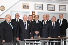 Einige der geehrten Amtsbrüder mit 1. Ältermann Klaus Hamer (lks.).