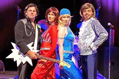 „Sounds of Sweden“ spielt ab 20.00 Uhr auf der Bühne am Rathaus