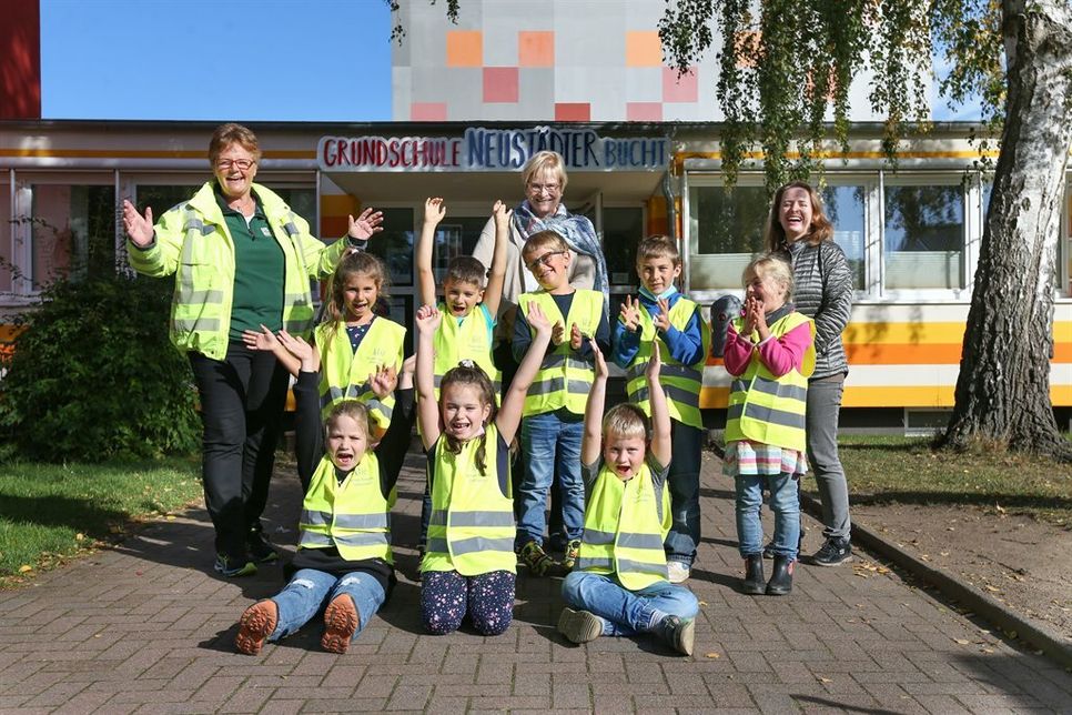 Die Warnwesten wurden an die Grundschulen der Stadt verteilt.