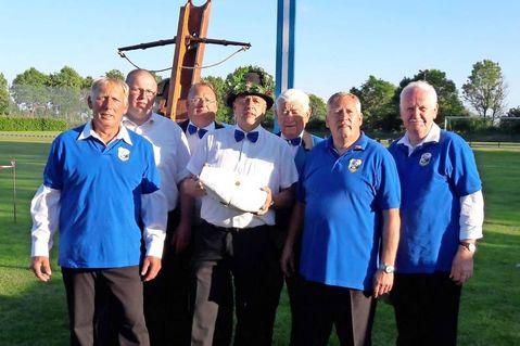 Der noch amtierende Bürgerkönig Peter Blume (mit Krone).