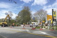 Am Montagvormittag starteten die Bauarbeiten in der Niendorfer Panganistraße an der B 76. (Foto: René Kleinschmidt)