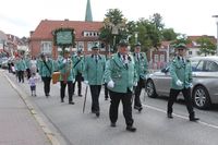 Der traditionelle Festumzug durch die Stadt zum Schützenplatz.