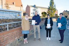 Stellten gemeinsam den „Schulfeedback“-Bericht vor: Katharina Birkhahn (v.l.) vom IQSH, Schulleiter Torsten Hardt, Schülervertreterin Maya und Elternbeiratsvorsitzende Mandy Dietz.