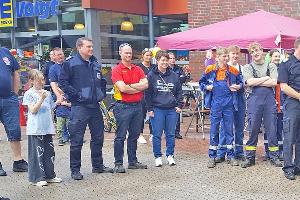 Gespannt warteten die Ehrenamtlichen auf den Verkaufsstart.