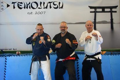 Heiko Brandt (8. Dan Jiu-Jitsu), Olaf Laur (6. Dan Teikojutsu) und Michael Baumann (2. Dan Hwarangdo) (v. lks.).