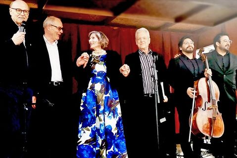 Hand in Hand für die Festspiele – das war der Spirit des Verkaufsoffenen Sonntags.